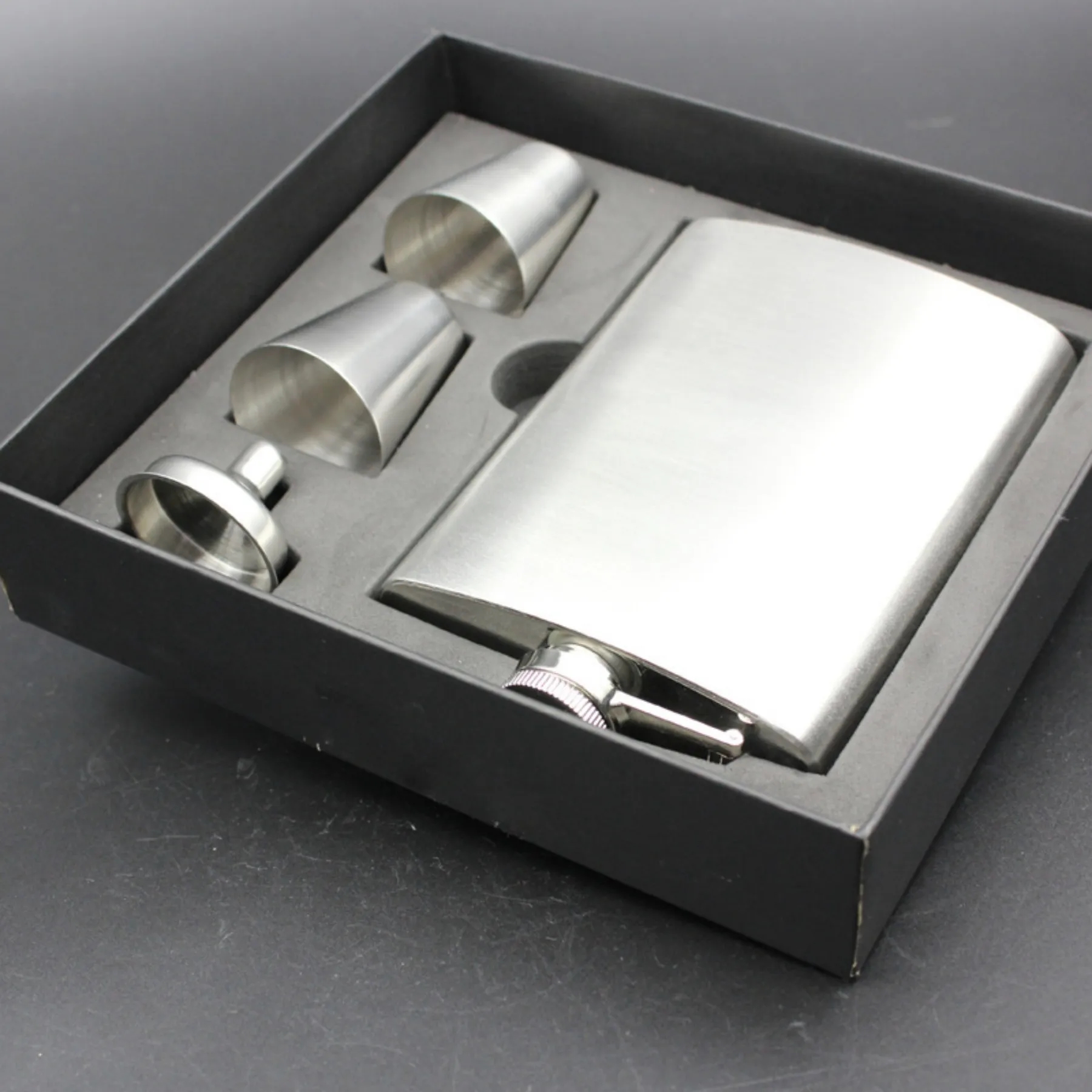 8 Oz Hip Flask Set 9