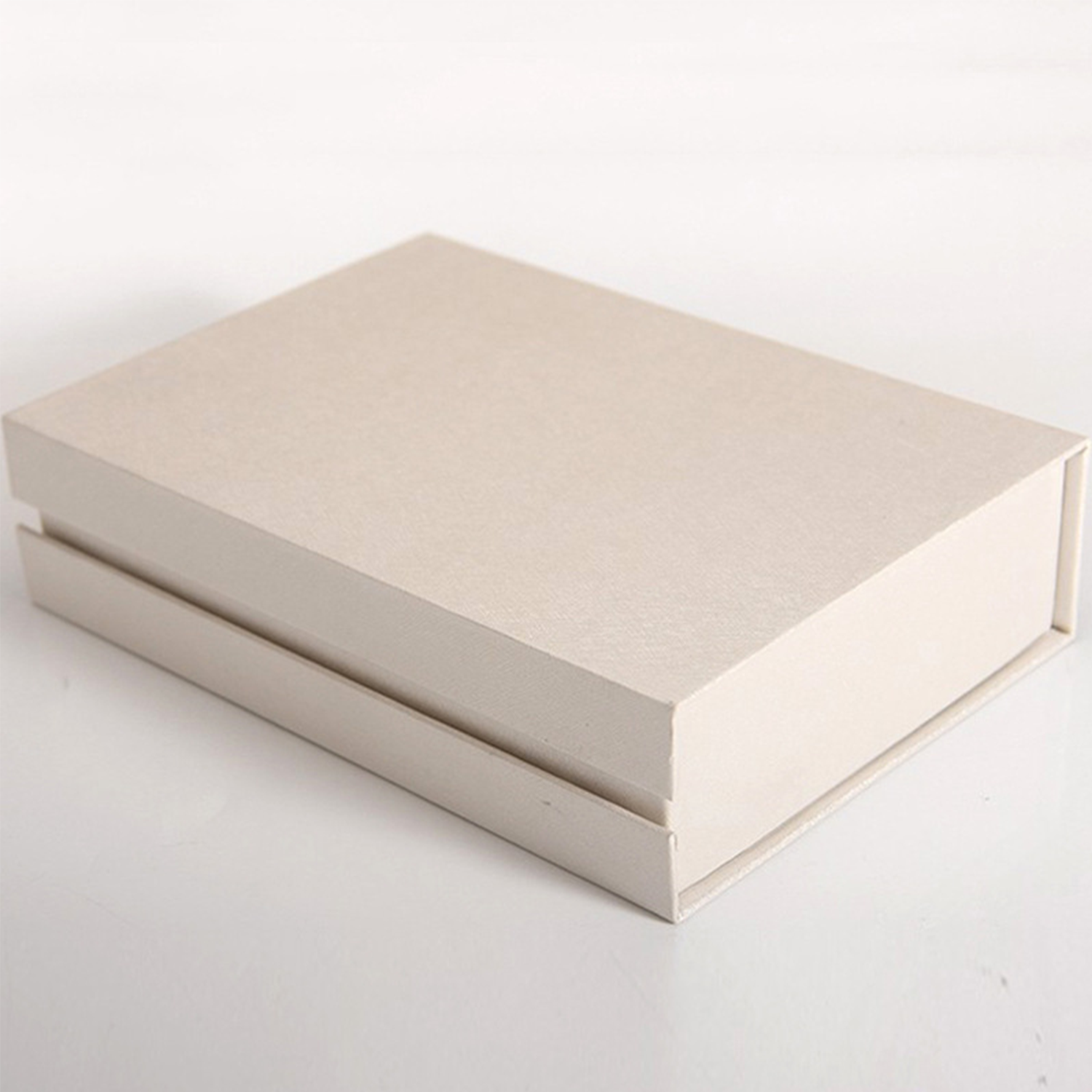 Gift Box with Magnetic Closure