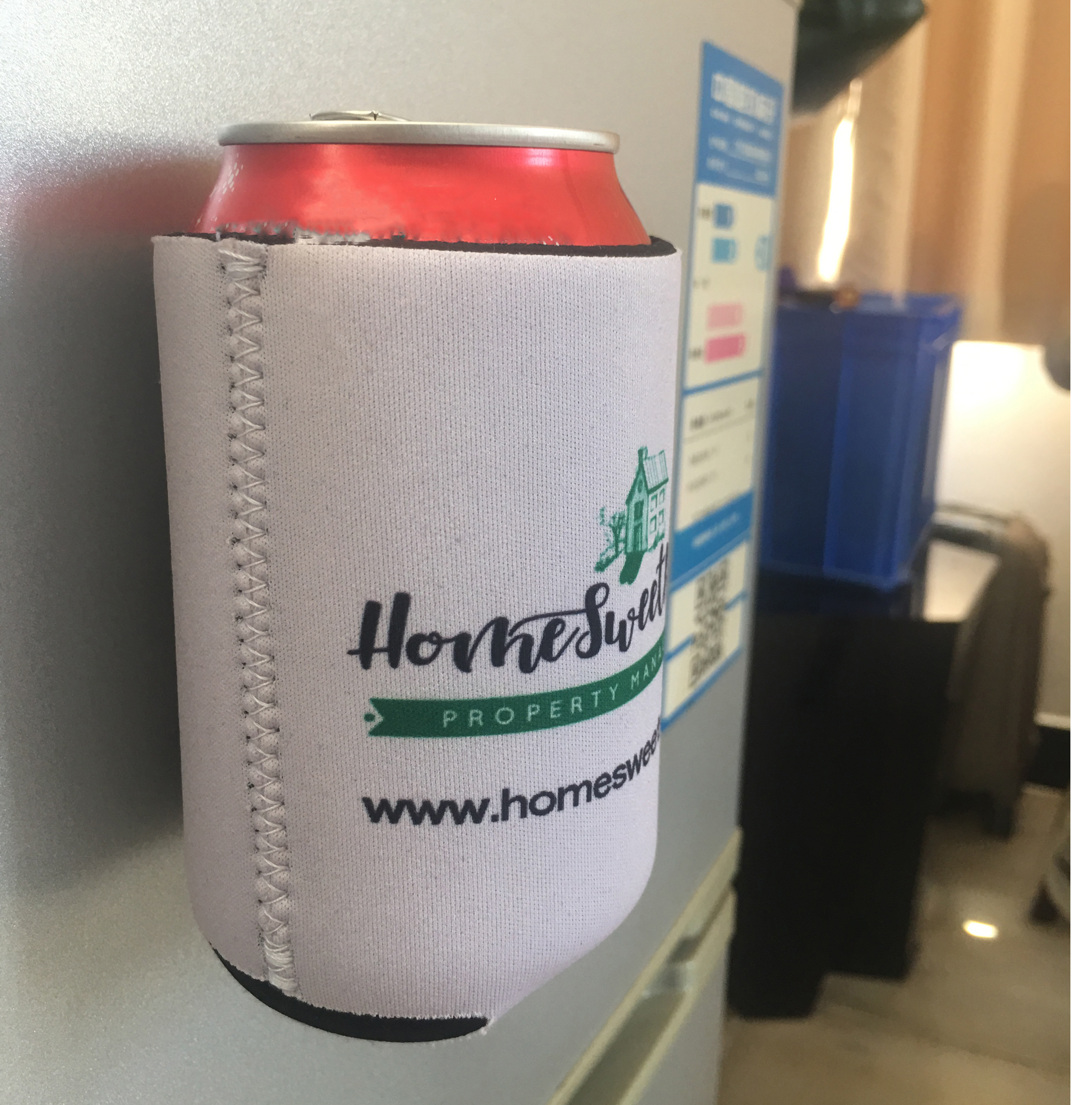 Collapsible Magnetic Can And Bottle Cooler Holder