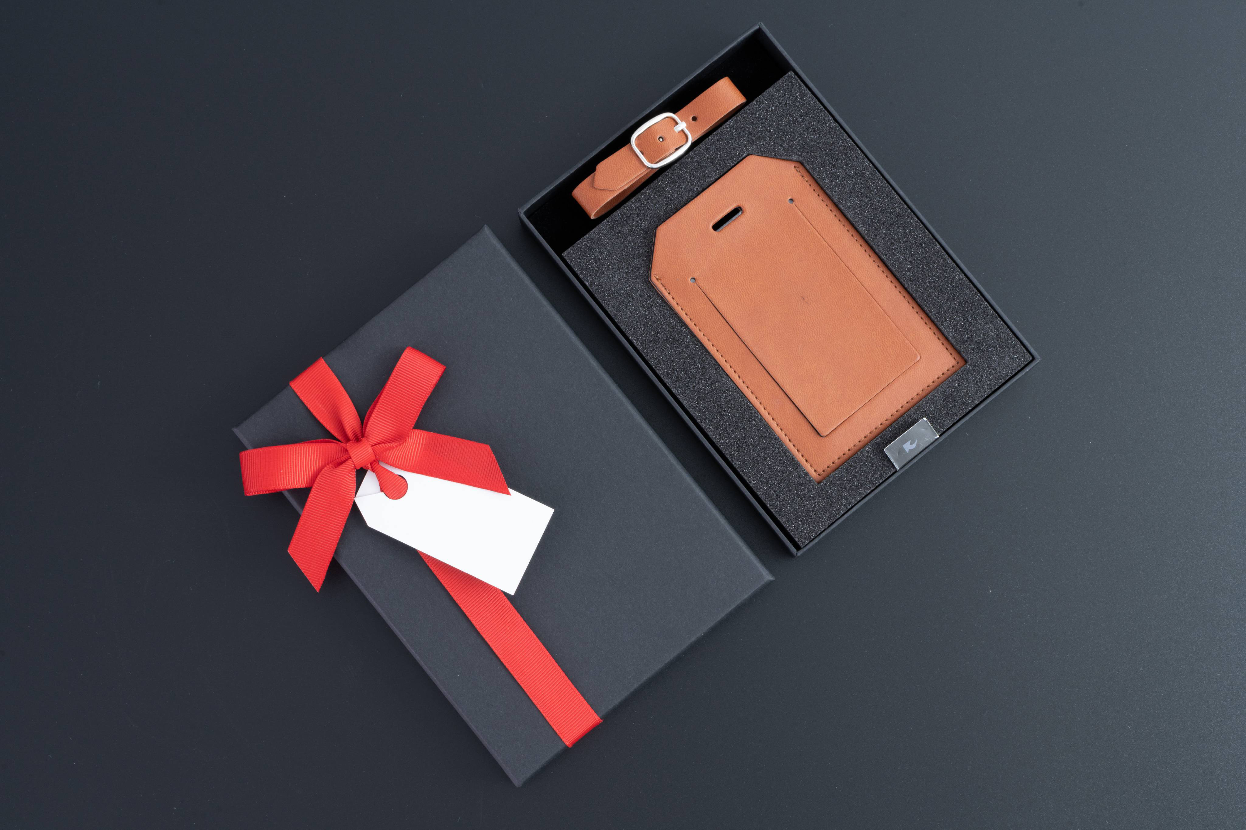 New Tile Slim with Vegan Leather Luggage Tag 48