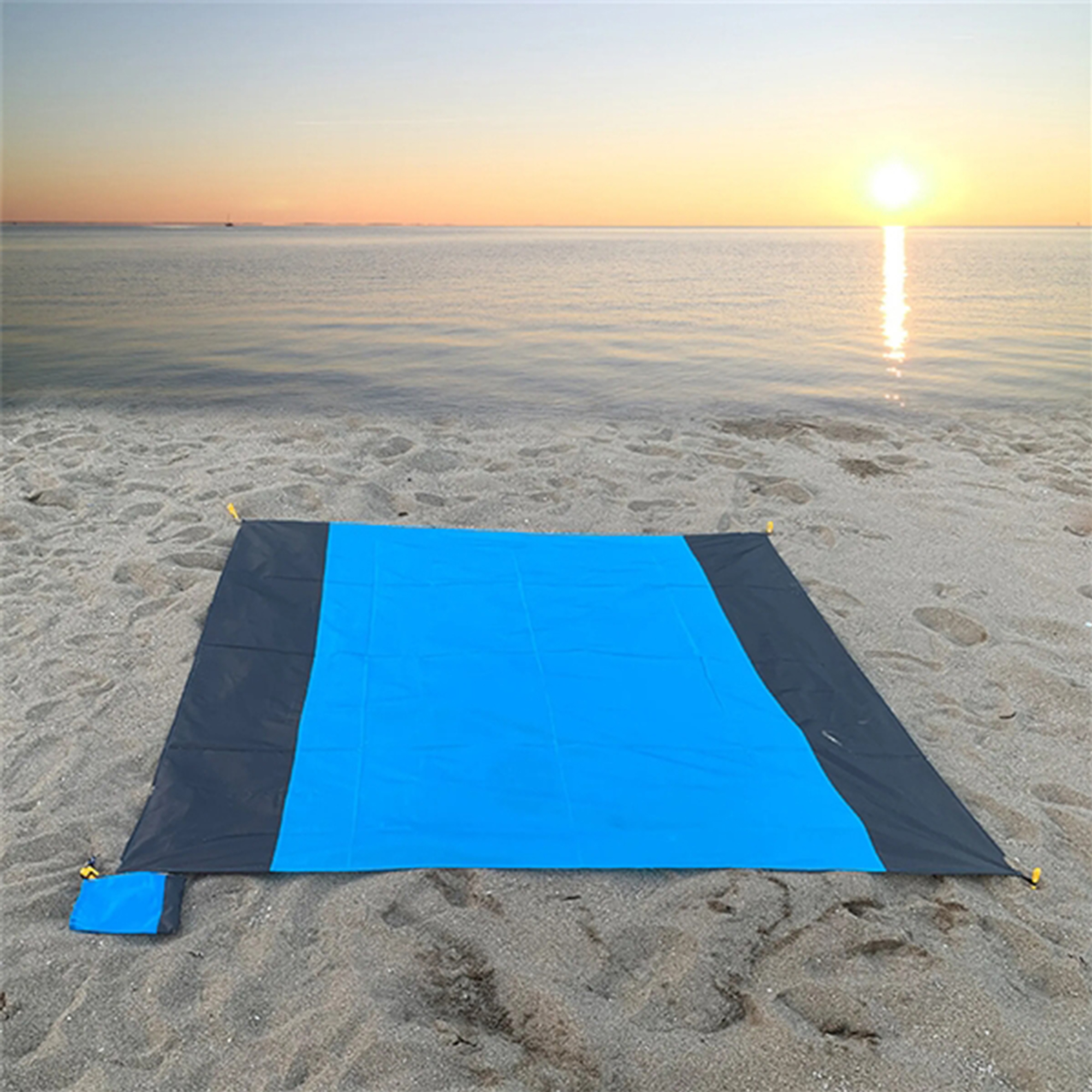 Portable Waterproof Beach Blanket 17