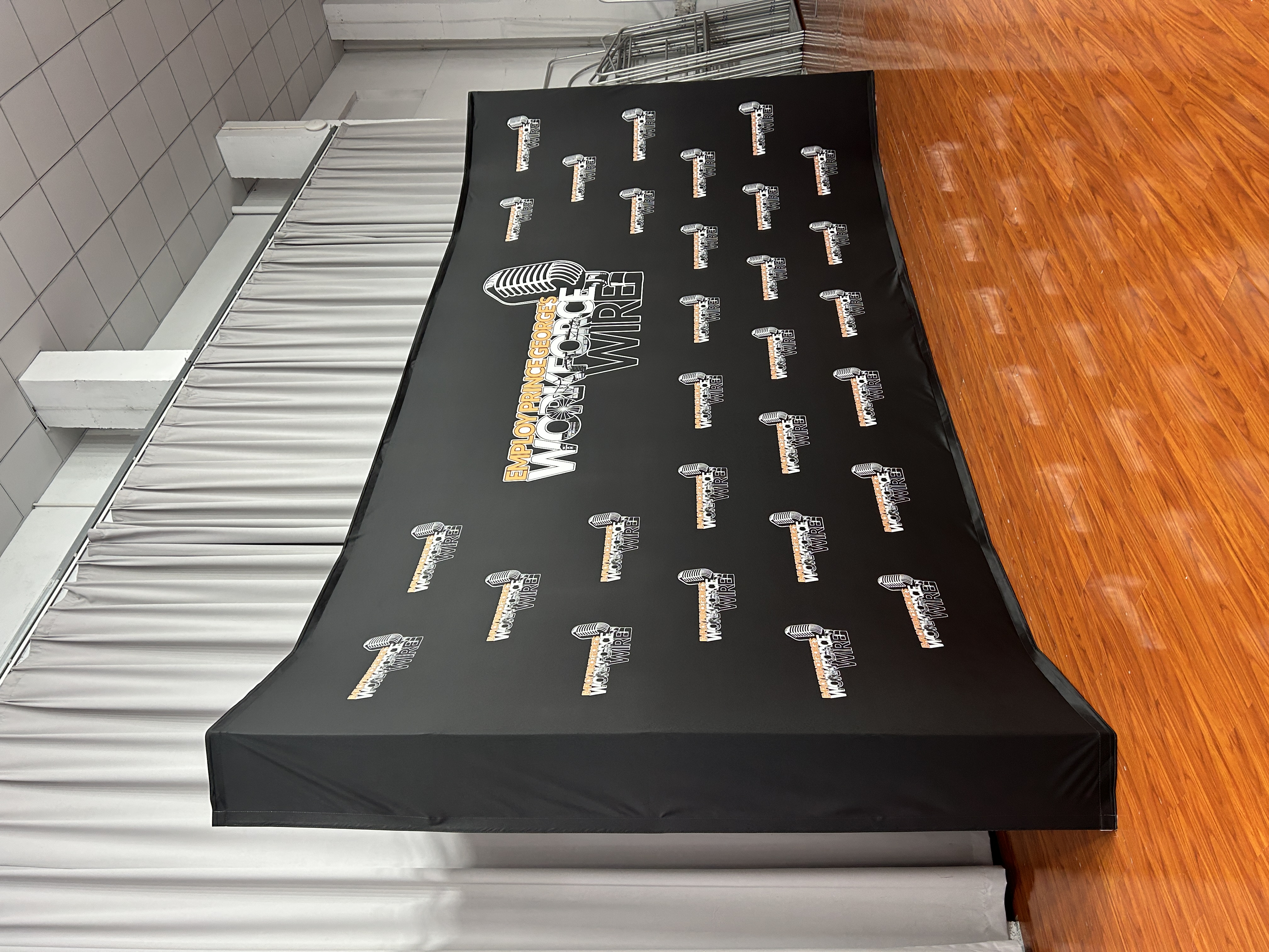 20ft Curve Velcro Fabric Pop Up Display