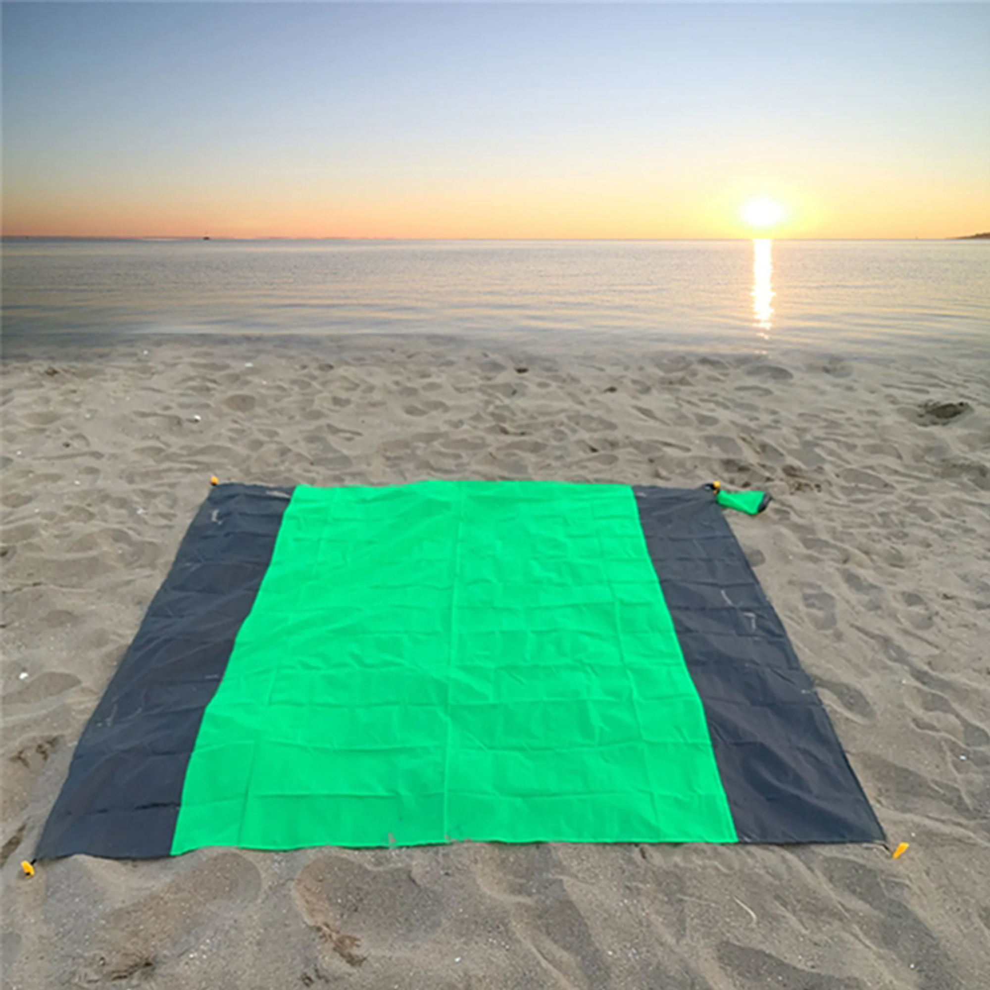 Portable Waterproof Beach Blanket 15