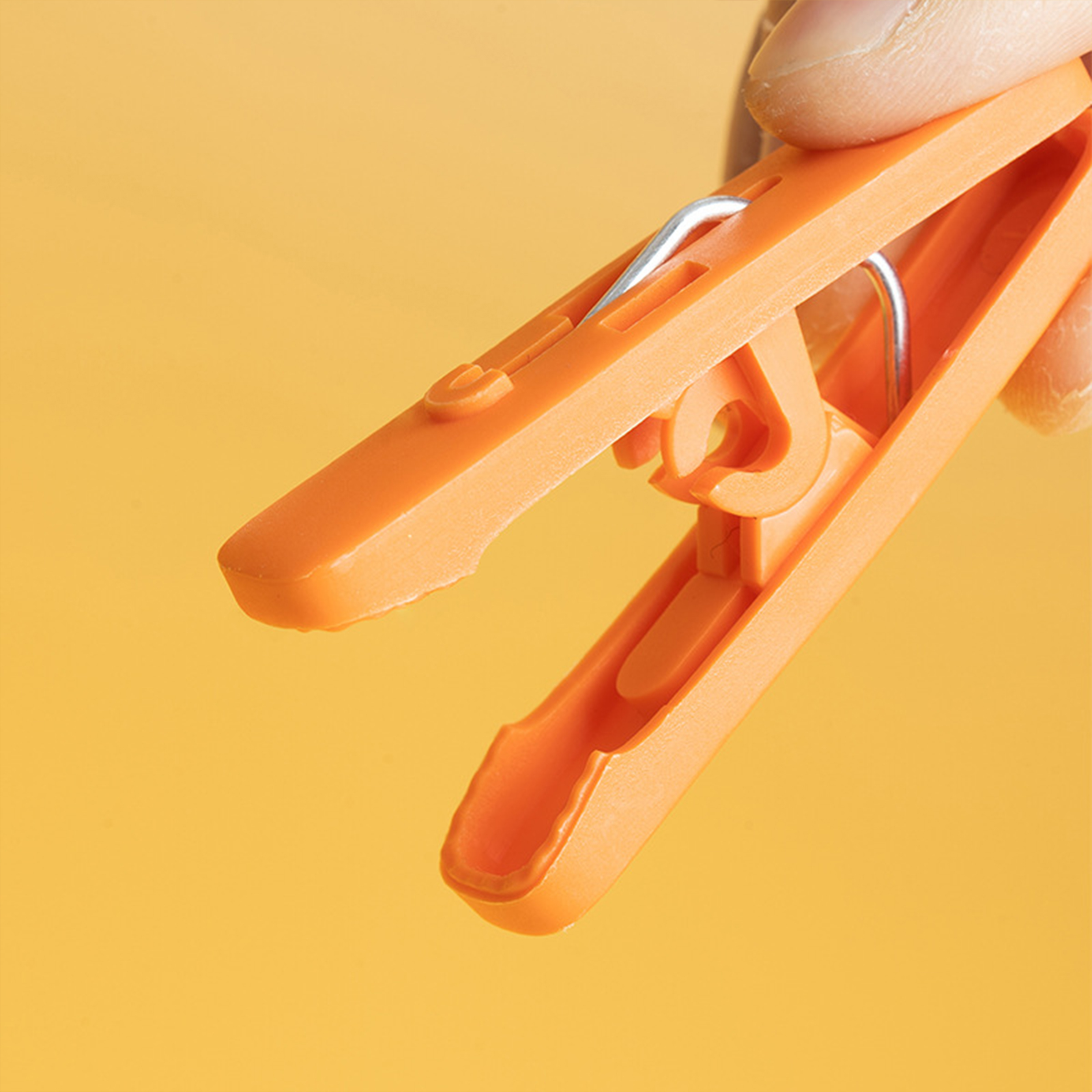 Plastic Creative Windproof Clothes Hanger 15