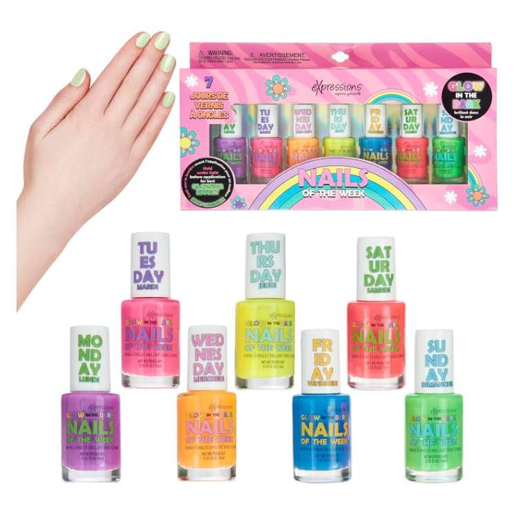 Nails of the Week Set - 7 Pieces Glow in the Dark 3