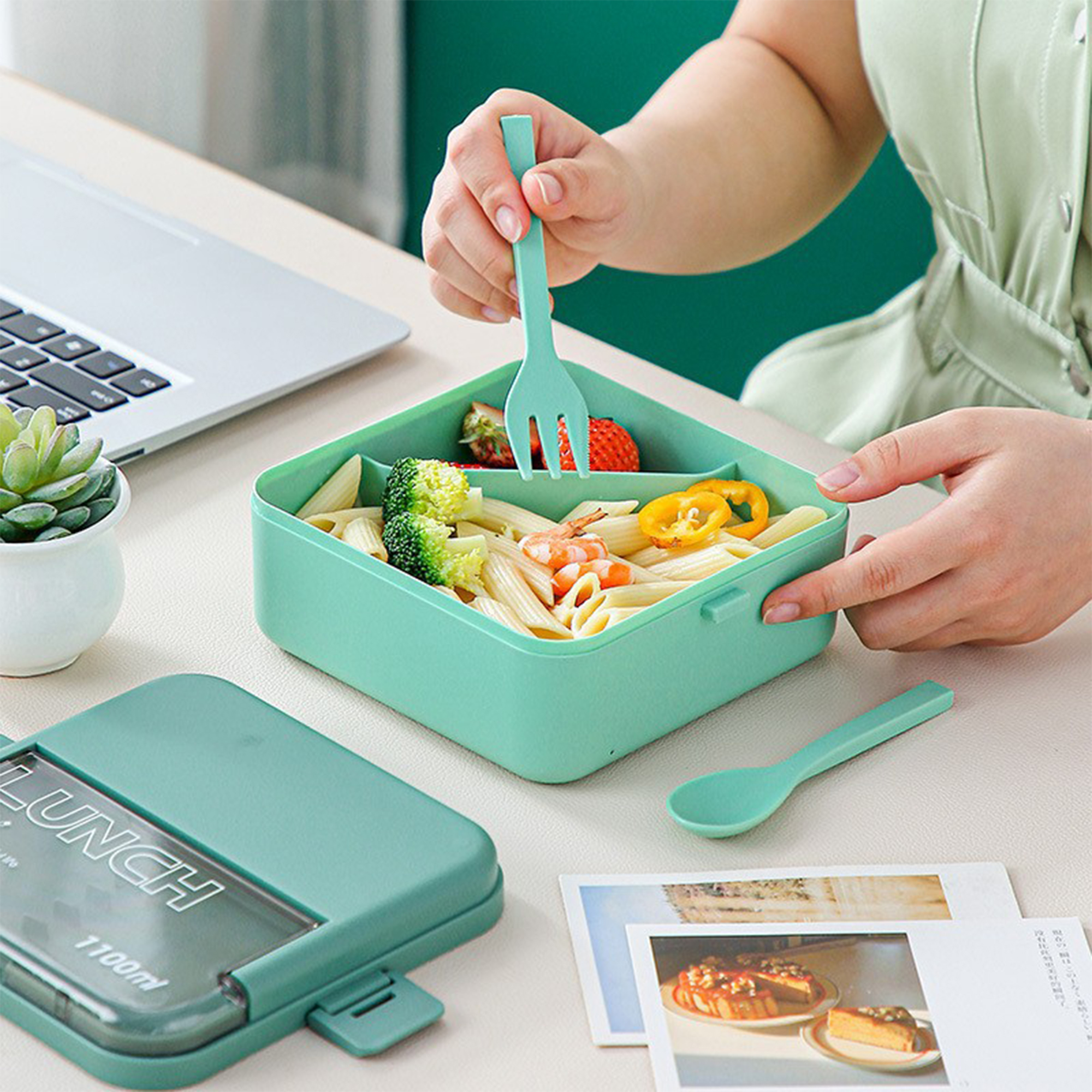Plastic Lunch Box With Utensils 9