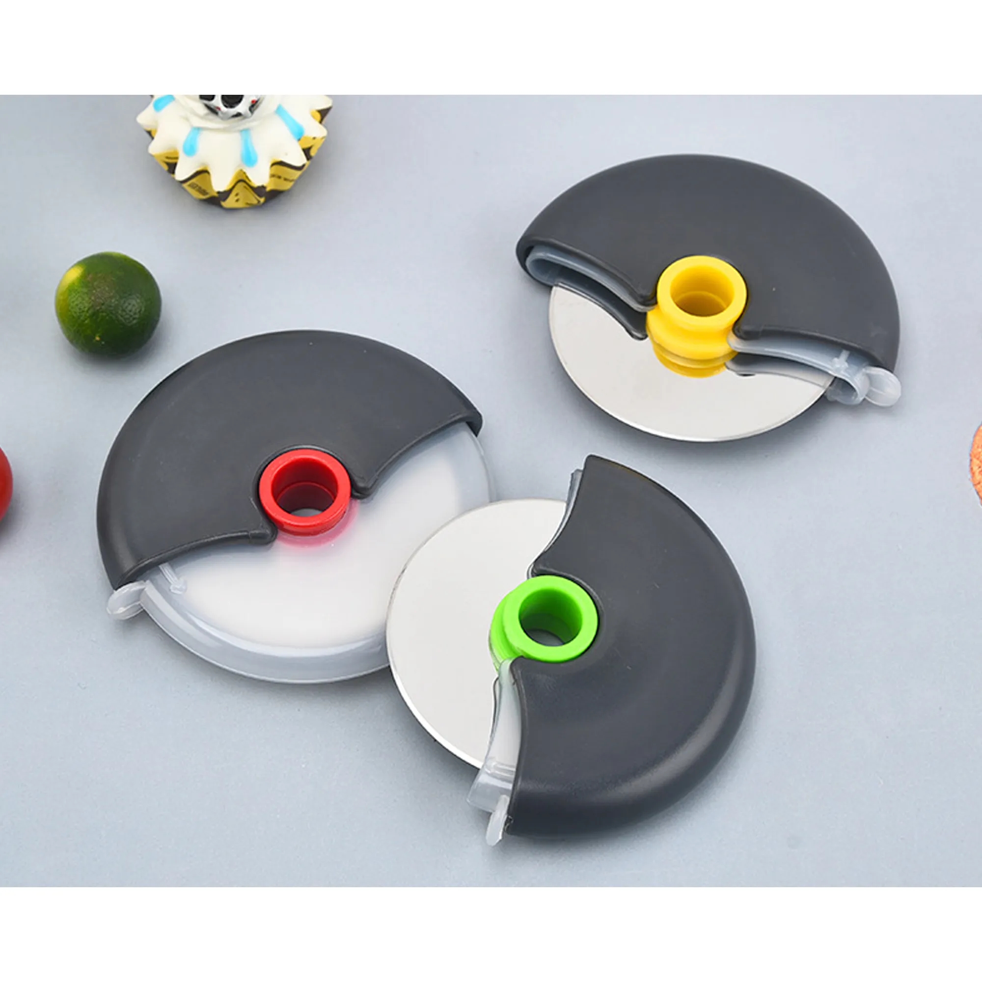 Steel Roller Pizza Cutter With Cover 15