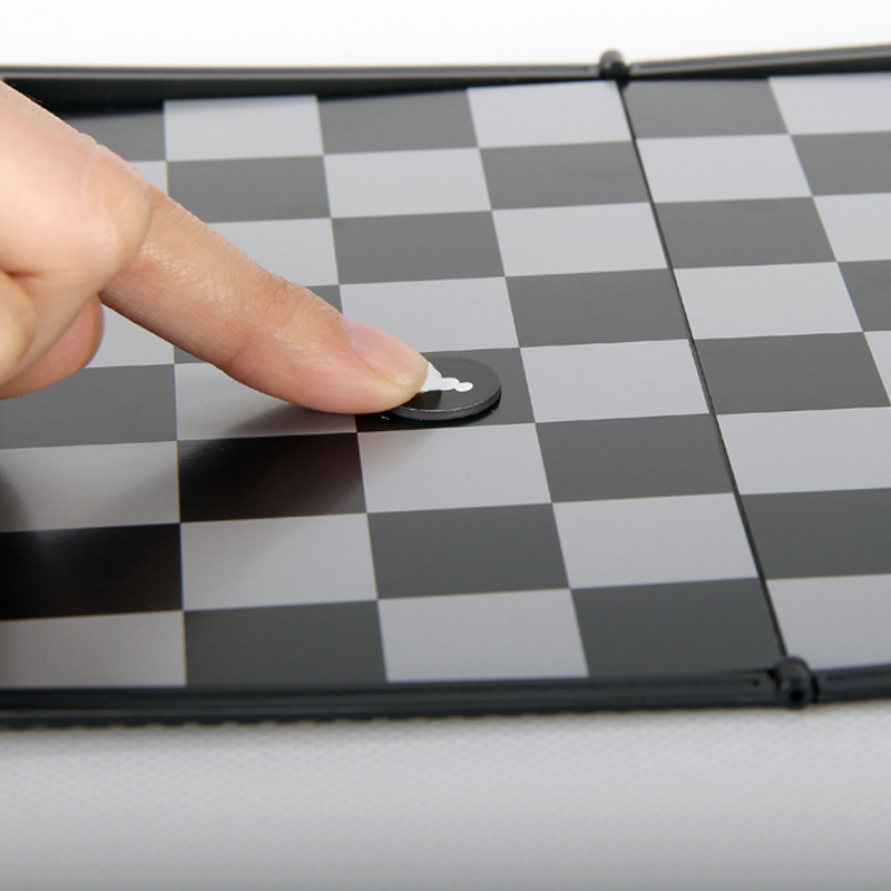 Wallet-Style Magnetic Chess Set 6