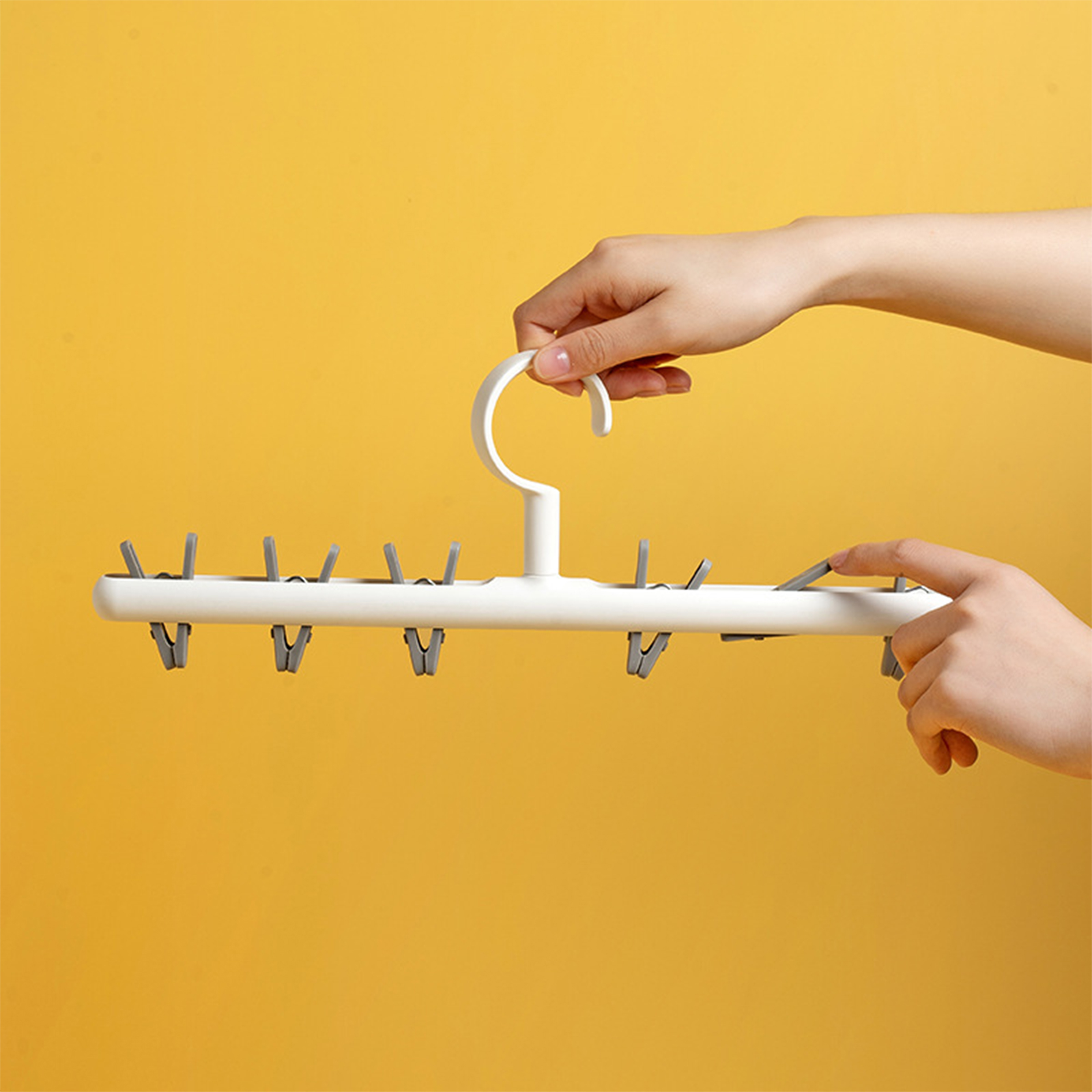 Plastic Creative Windproof Clothes Hanger 13