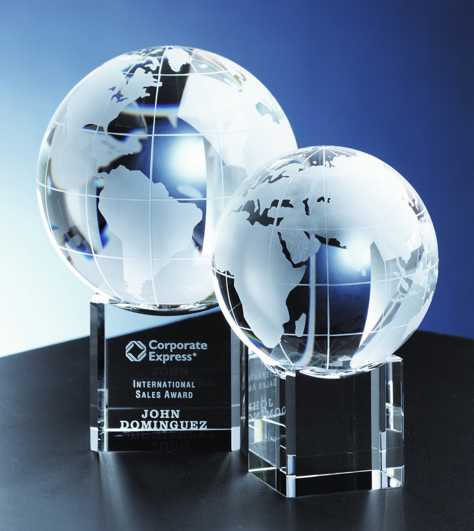 Rotating Crystal Globe Award On Base (3 1/8"x4")