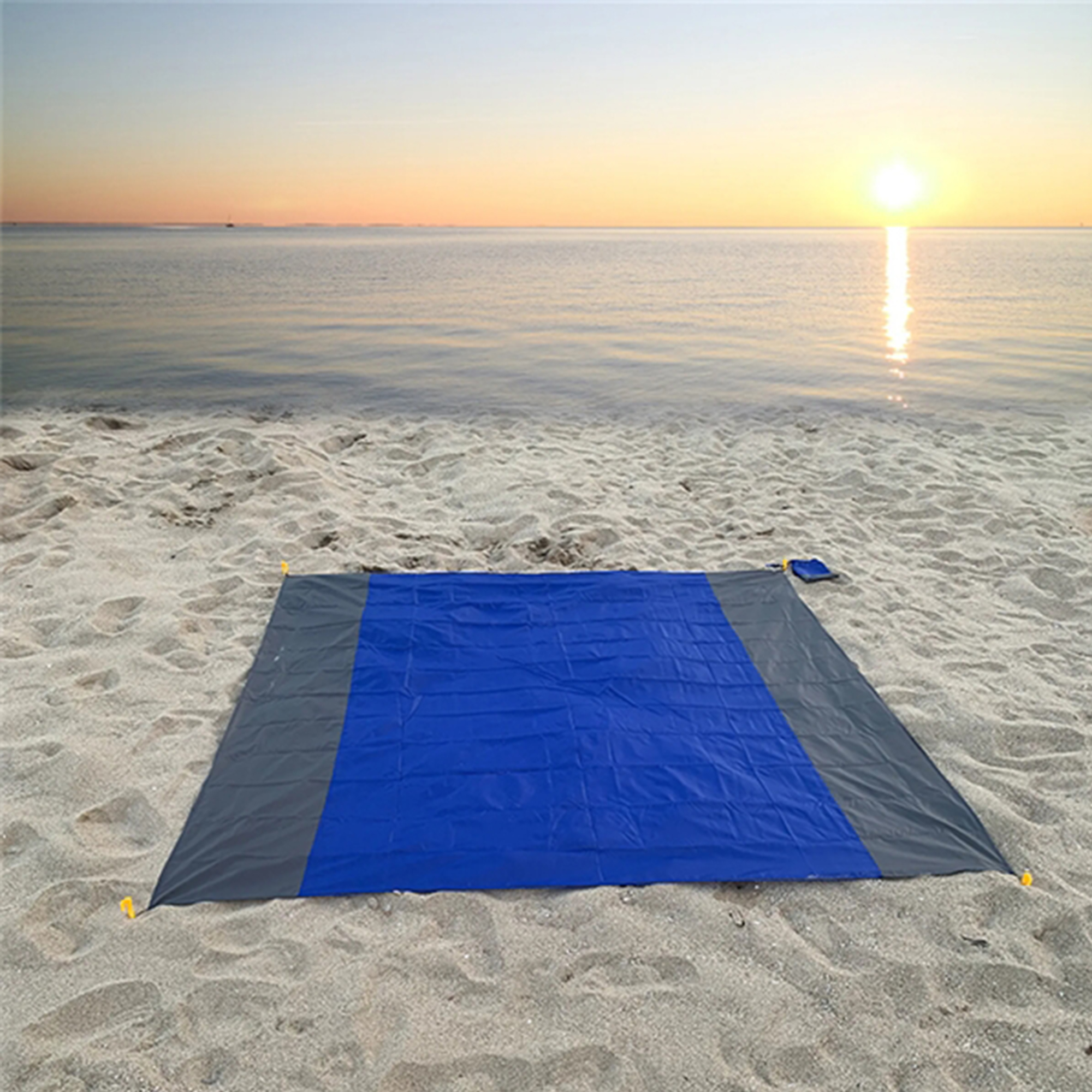 Portable Waterproof Beach Blanket 16