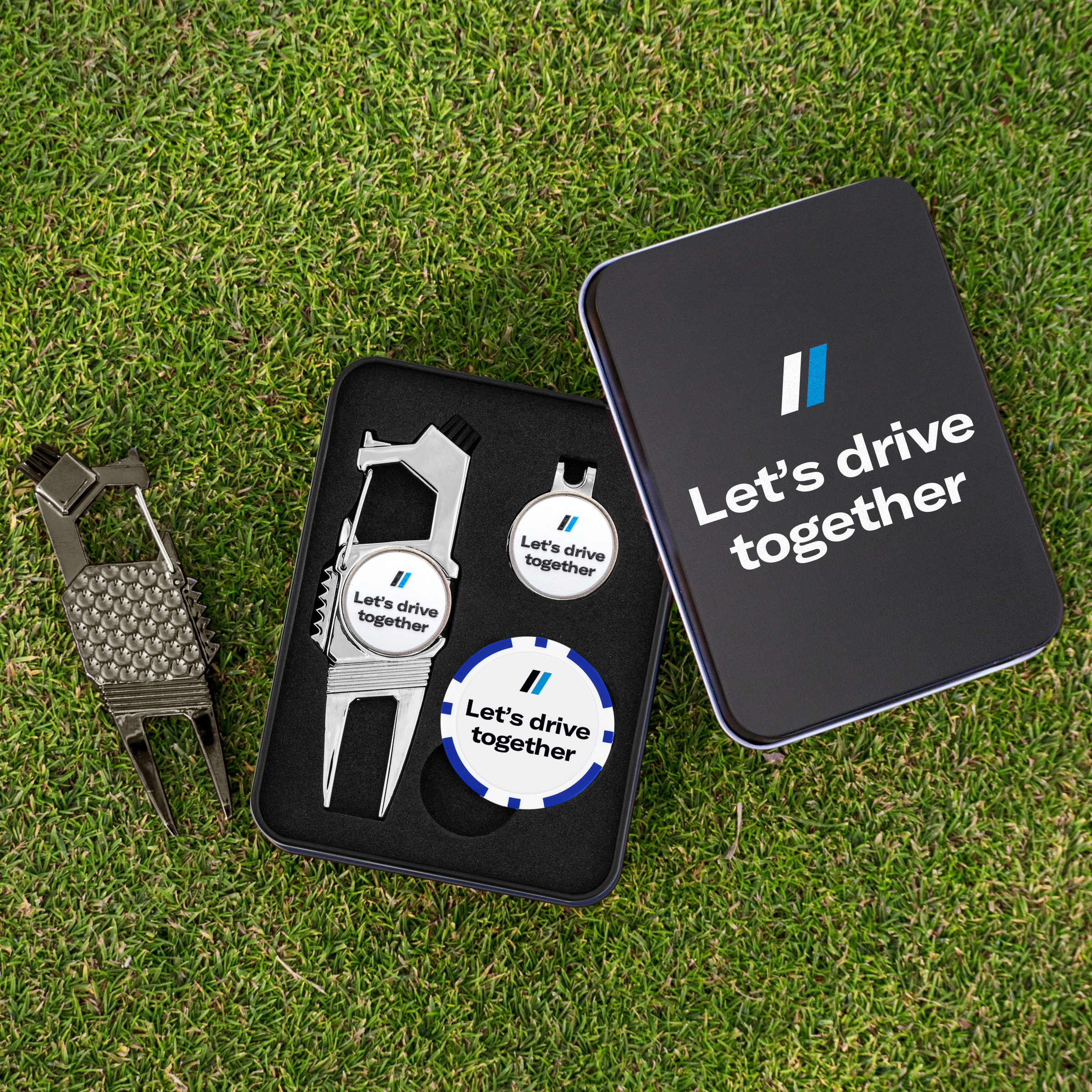 Golf n' Brew Divot Tool Set w/ Poker Chip 30