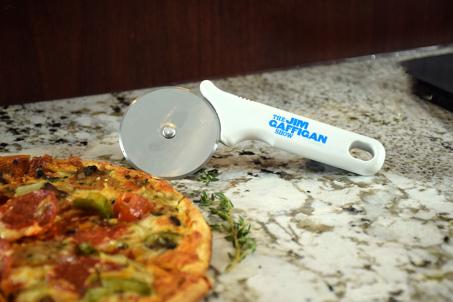 White Handle Pizza Cutter 3