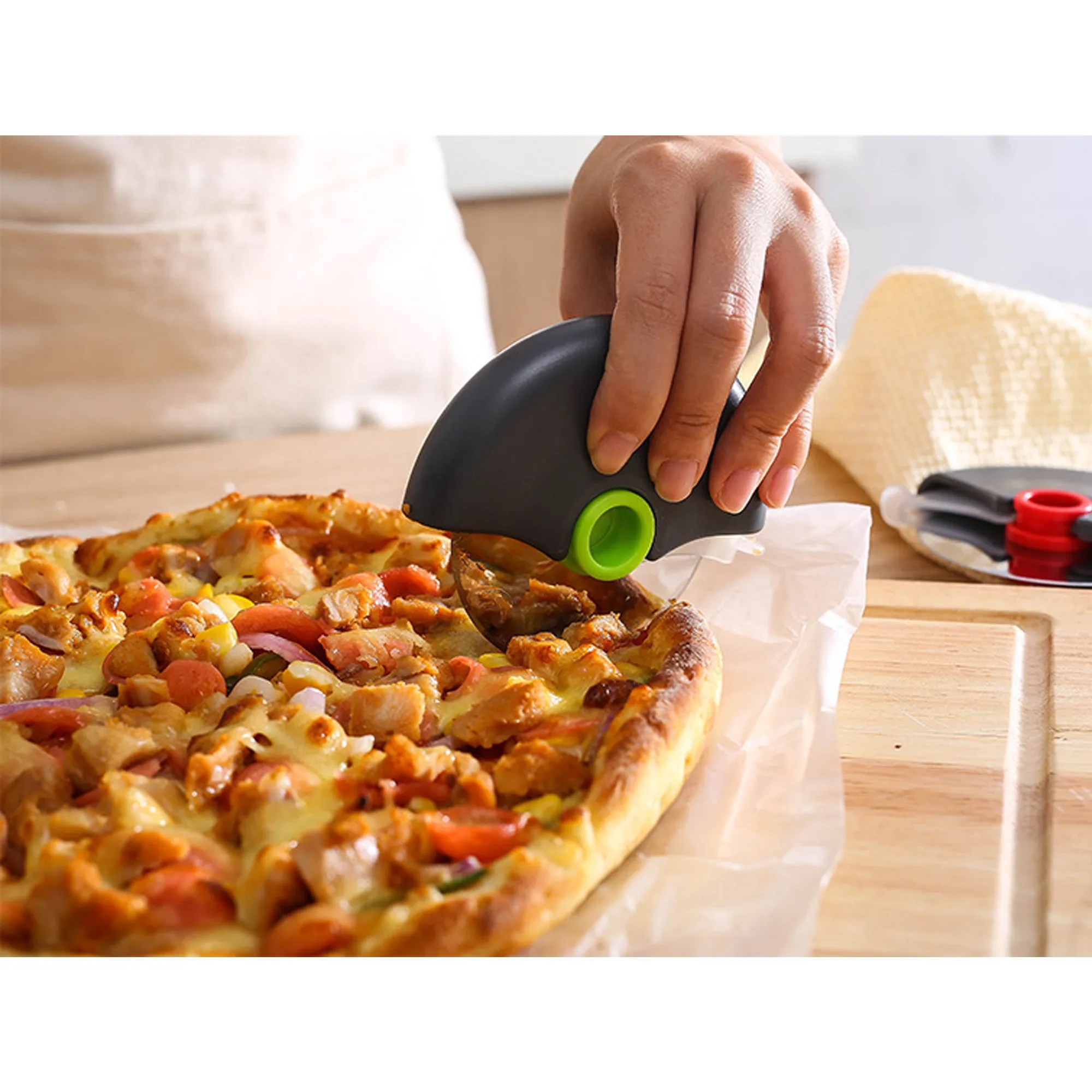 Steel Roller Pizza Cutter With Cover 14